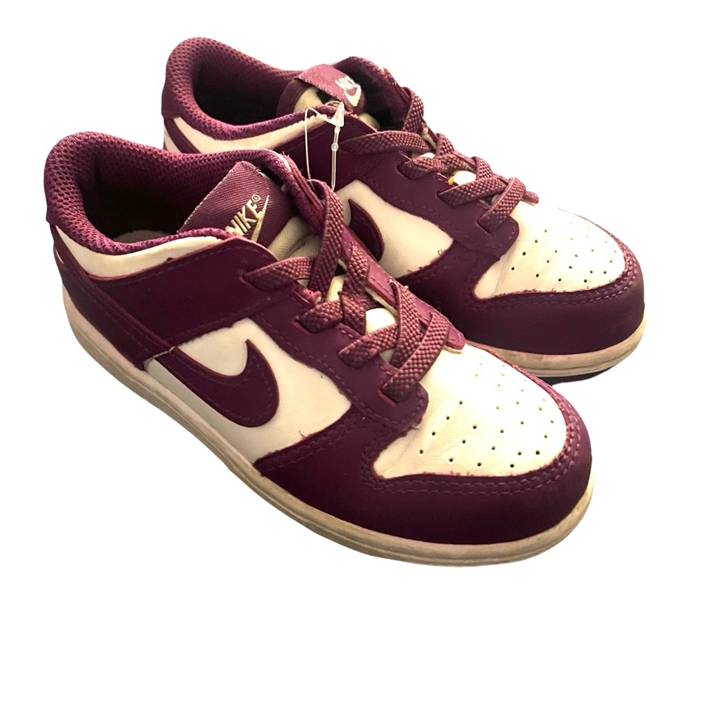 Nike sneakers Purple & Whiteye like new 10 kids